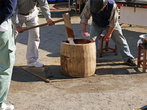 Rice cake Pounding Ceremony